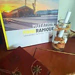 Houseboat Cosy Et Atypique A Le Zimon ספינת מלון *