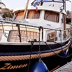 Houseboat Cosy Et Atypique A Le Zimon Hotel en barco *