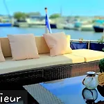 Houseboat Cosy Et Atypique à Le Zimon Bateau-hôtel