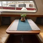 Hotel en barco Houseboat Cosy Et Atypique A Le Zimon Ruan