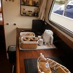 Houseboat Cosy Et Atypique A Le Zimon Rouen