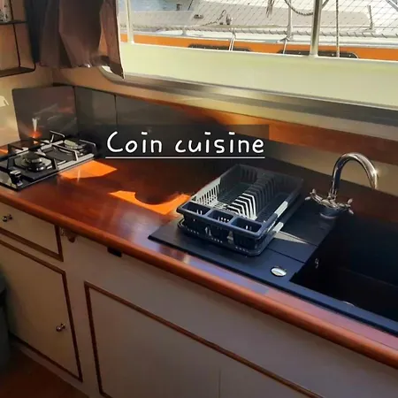 Bateau-hôtel Houseboat Cosy Et Atypique à Le Zimon Rouen