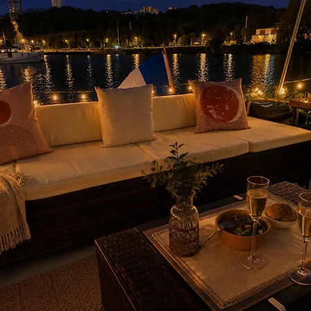 Houseboat Cosy Et Atypique A Le Zimon Руан