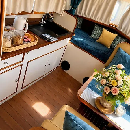 Úszó hotel Houseboat Cosy Et Atypique A Le Zimon *