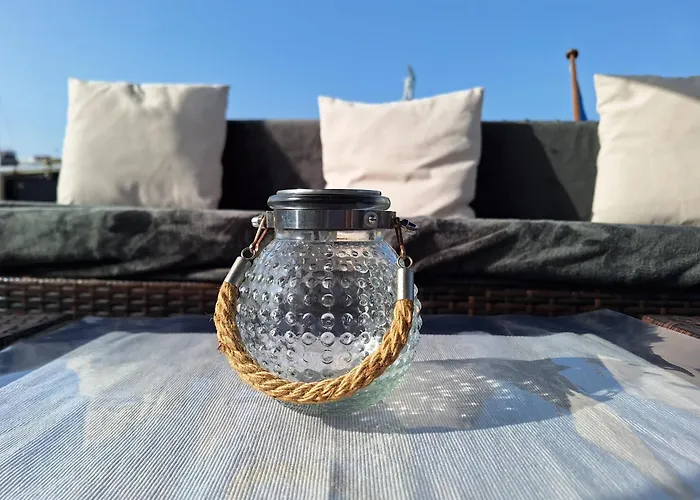 Botel Houseboat Insolite 